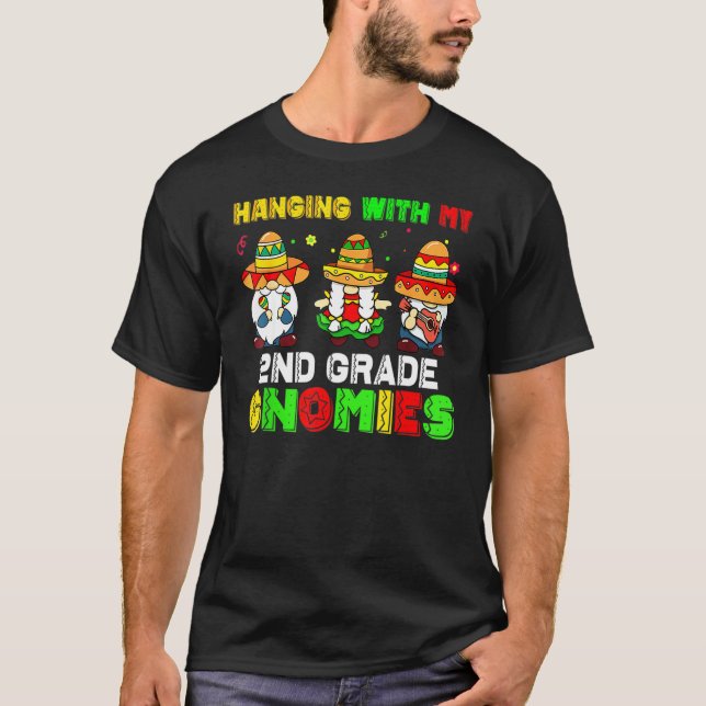 Camiseta Cute Hanging With My 2nd Grade Gnomies Cinco De Ma (Anverso)
