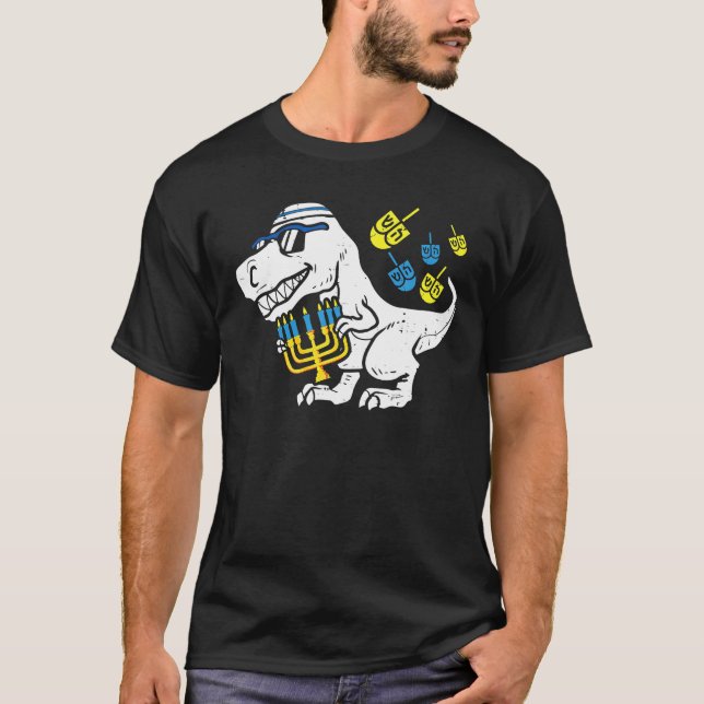 Camiseta Cute Hanukkah T - Rex Dinosaur Menorasauro (Anverso)