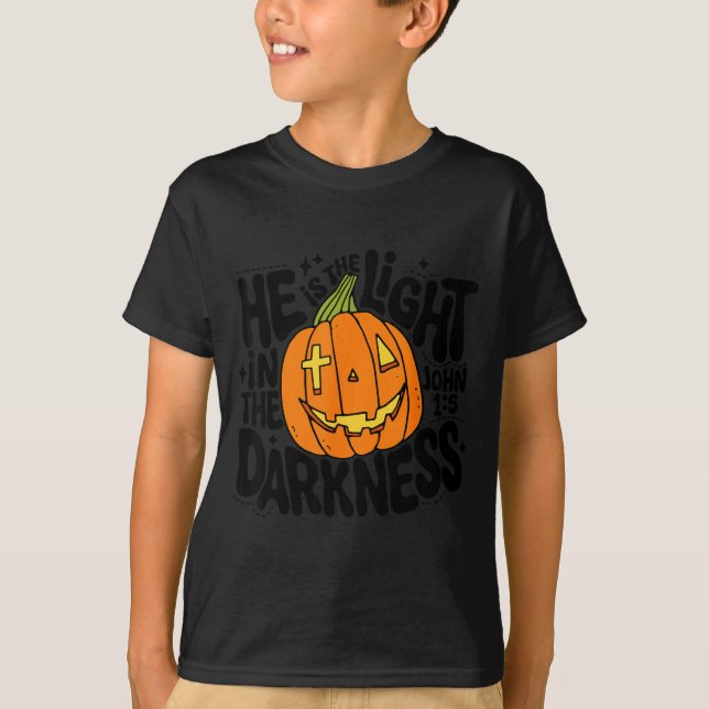 Camiseta Cute He Is The Light In The Dark Christian Hallowe (Anverso)
