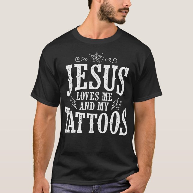 Camiseta Cute Jesus Loves Me And My Tattoos  (Anverso)