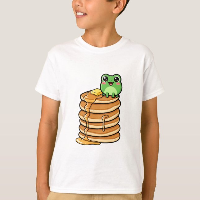 Camiseta Cute Kawaii Green Frog Sitting on Giant Stack (Anverso)
