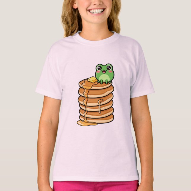 Camiseta Cute Kawaii Green Frog Sitting on Giant Stack (Anverso)