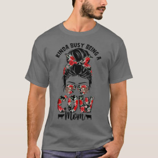 Camiseta Cute Kinda Busy Being A Cow Mom Messy Bun Hair Flo