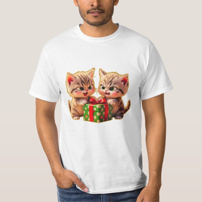 Camiseta **Cute Kittens Fighting Over a Gift – Funny Christ (Anverso)