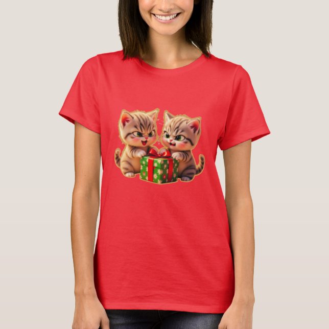 Camiseta **Cute Kittens Fighting Over a Gift – Funny Christ (Anverso)