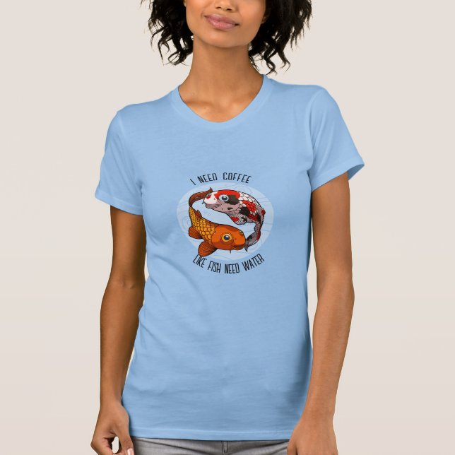 Camiseta Cute Koi Carp Necesito Café Como El Pescado Necesi (Anverso)