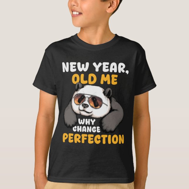 Camiseta Cute Lazy Panda New Year Old Me 2026 Funny Sarcast (Anverso)