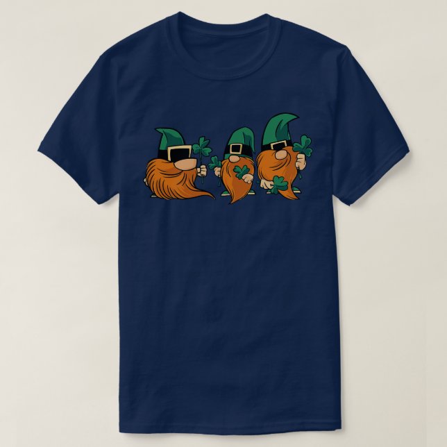 Camiseta Cute Leprechauns Con Ropas Afortunadas (Diseño del anverso)