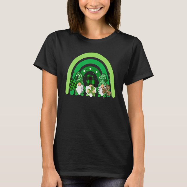 Camiseta Cute Lucky Rainbow Gnome Happy St Patricks Day Fam (Anverso)