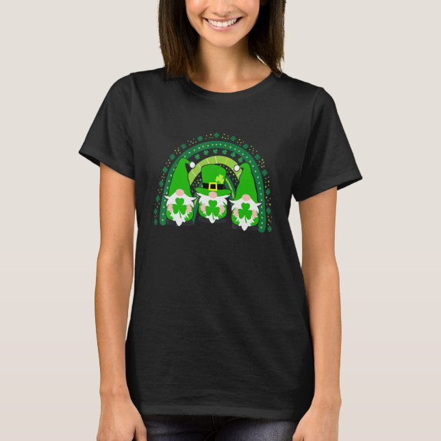 Camiseta Cute Lucky Rainbow Gnome Happy St Patricks Day Fam (Anverso)