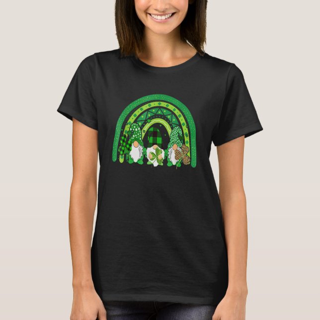 Camiseta Cute Lucky Rainbow Gnome Happy St Patricks Day Fam (Anverso)