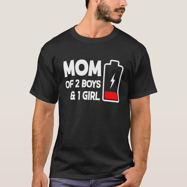 Camiseta Cute Mom Of 2 Boys & 1 Girls Low Battery Mama Moth (Anverso)