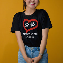 Camiseta Cute patas Corazón Rojo Al menos mi perro me ama