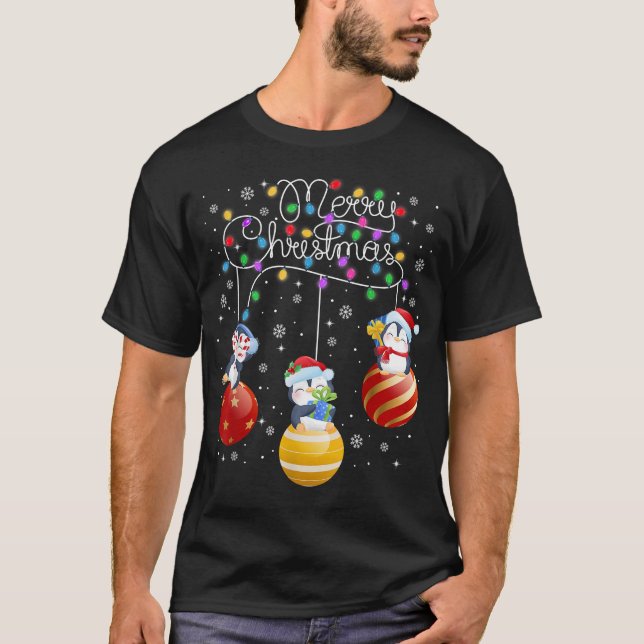 Camiseta Cute Penguins Merry Christmas Lights Ornaments Bal (Anverso)