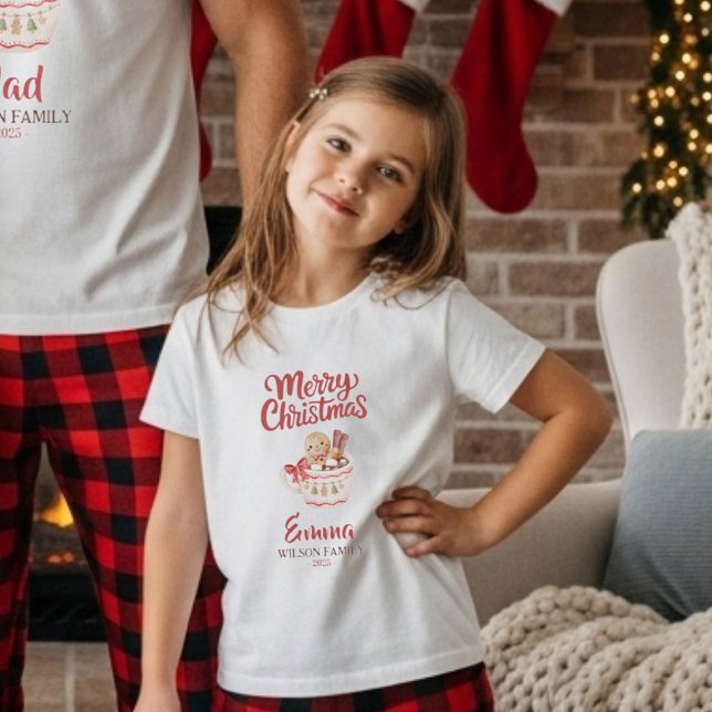 Camiseta Cute Personalized “Merry Christmas” Family T-Shirt (Subido por el creador)