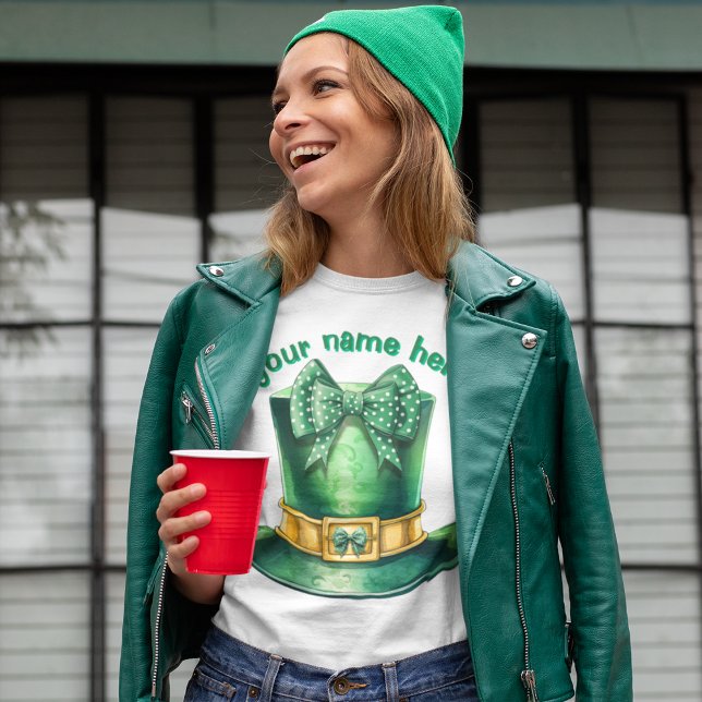 Camiseta Cute polka punteado en sombrero superior de Leprec (Cute leprechaun top hat with polka dots on the bows that adorn the hat.  Happy St Patricks Day! )