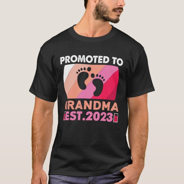 Camiseta Cute Promoted to Grandma 2023 I m Going To Be A Gr (Anverso)