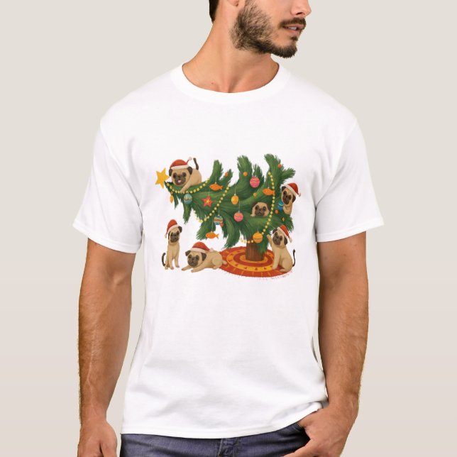 Camiseta Cute Pug Christmas Tree Scene – Funny Holiday Dogs (Anverso)