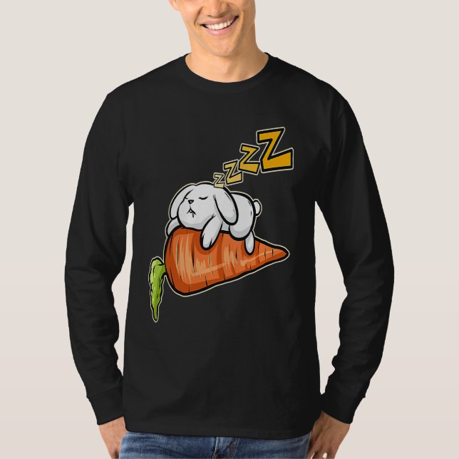 Camiseta Cute Rabbit Sleeping On A Carrot On Easter (Anverso)