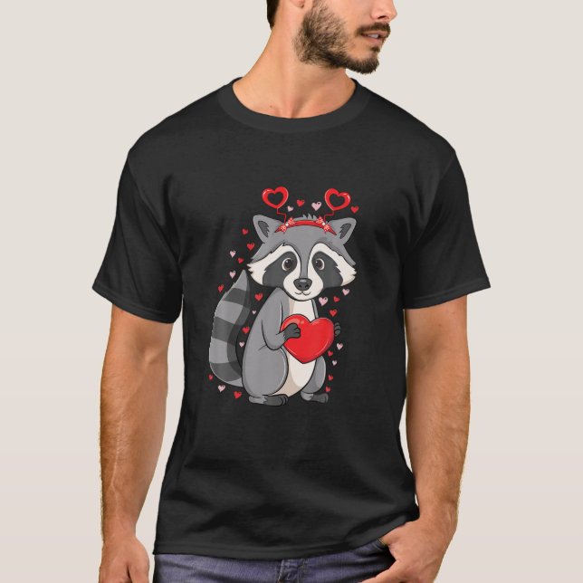 Camiseta Cute Raccoon sosteniendo corazones Patrón de amor  (Anverso)