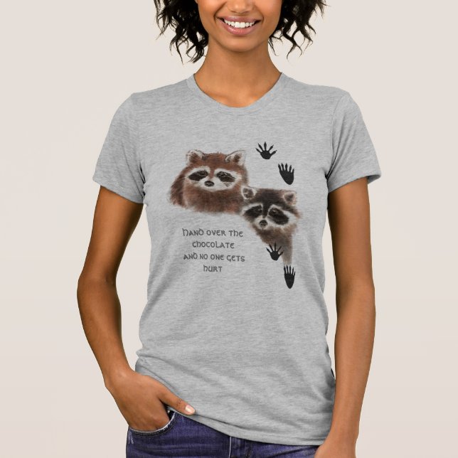 Camiseta Cute Raccoons le da la mano al chocolate, al humor (Anverso)