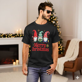 Camiseta Cute Red Green Whimsical Gnome Merry Christmas