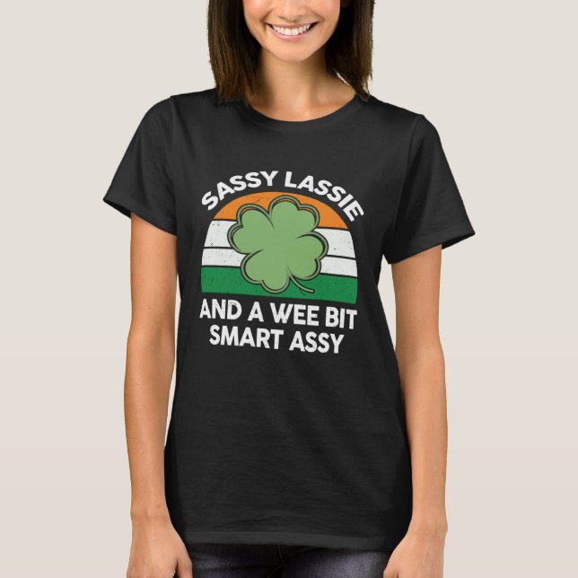 Camiseta Cute Sassy Lassie Shirt Irish Shamrock Funny St Pa (Anverso)