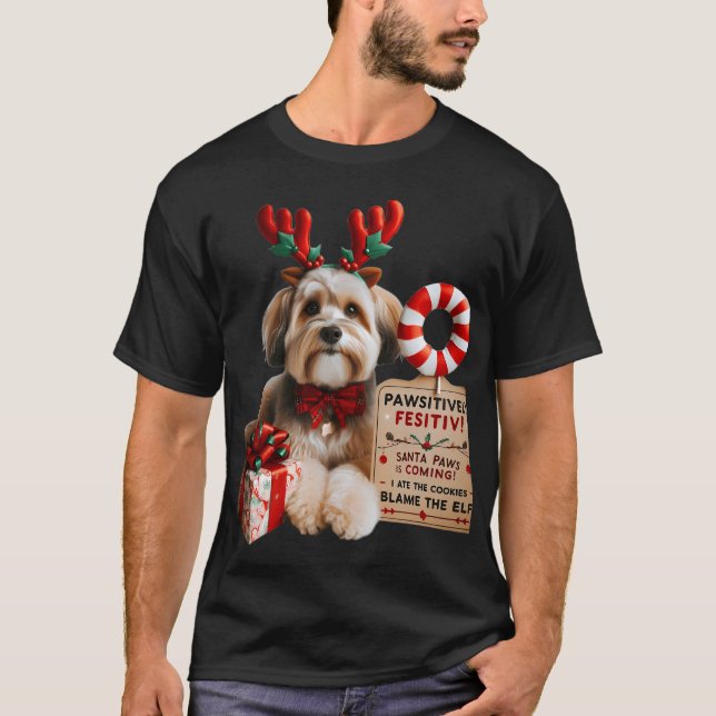 Camiseta ​Cute Small Dog in Reindeer Antlers & Bow Tie  (Anverso)