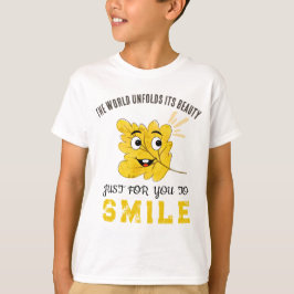 Camiseta Cute Smiling Leaf "The World Unfolds Its Beauty"
