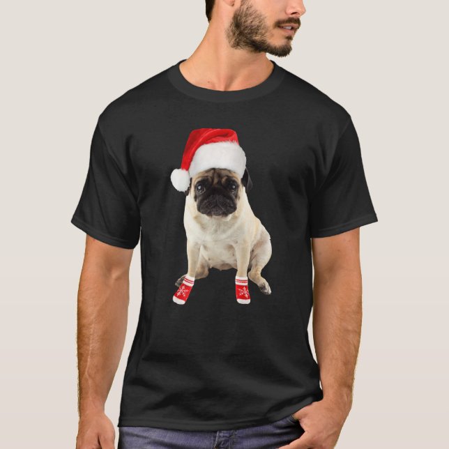Camiseta Cute Tan Pug Puppy Santa Hat Socks Image Christmas (Anverso)