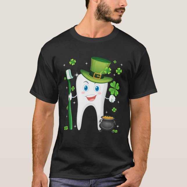 Camiseta Cute Tooth With Hat Dental Assistant  St Patricks  (Anverso)