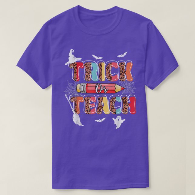 Camiseta Cute Trick Or Teach Fun Halloween Teacher Leopard  (Diseño del anverso)