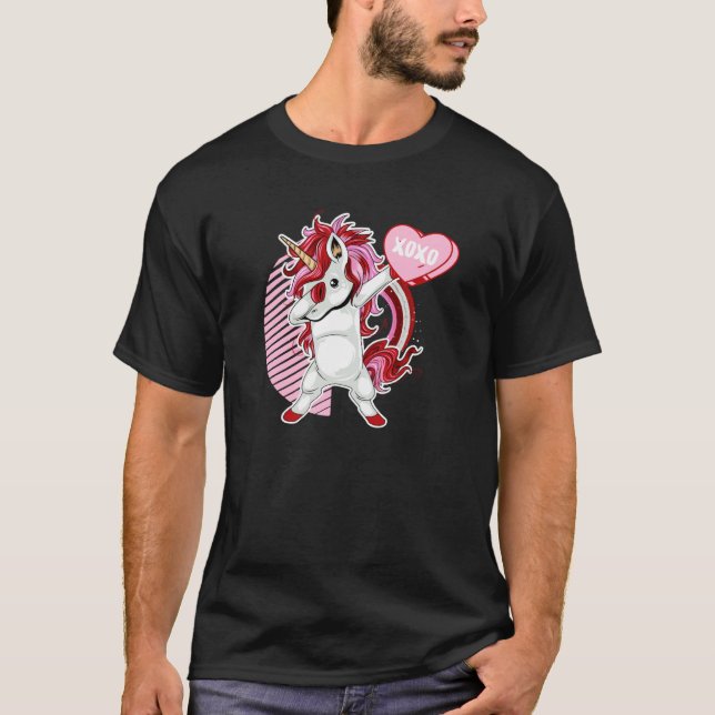 Camiseta Cute Valentine's Day Dabbing Unicorn XOXO (Anverso)