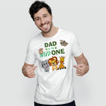 Camiseta Cute Wild One Jungle Safari Zoo Animal Dad<br><div class="desc">Dad of the wild one! Is your little boy or girl turning one? This Wild One design is perfect for their 1st birthday to let their daddy show his excitement for his little one. The jungle safari theme features a cartoon illustrated monkey,  sloth,  elephant,  lion,  and giraffe!</div>