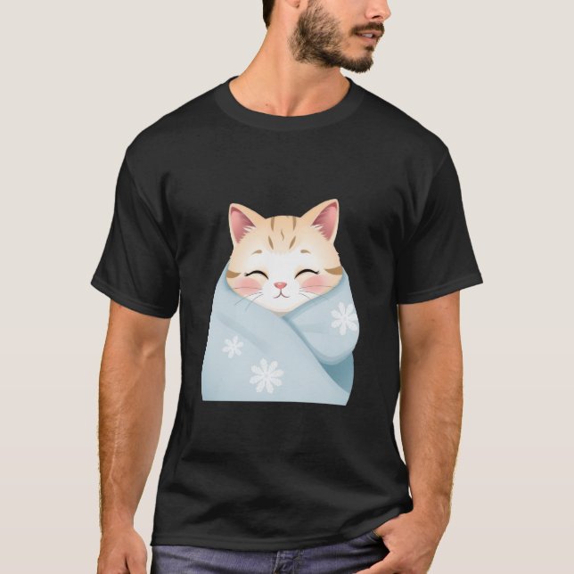 Camiseta Cute Winter Cat Wrapped in Snowflake Blanket ✨🐾❄️ (Anverso)