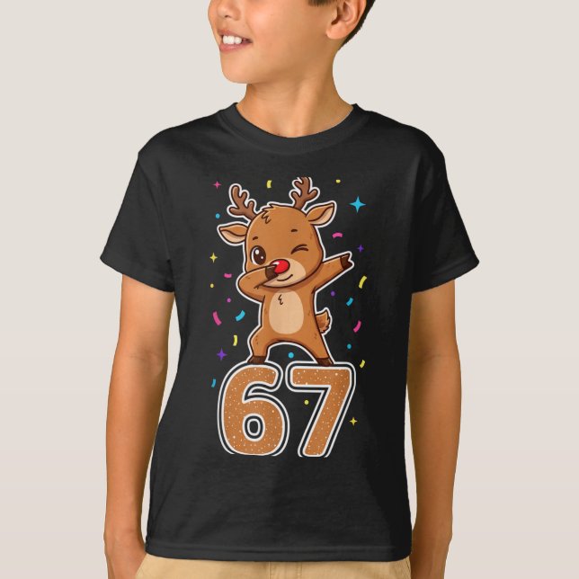 Camiseta Dabbing 67 Reindeer 67 Funny Six Seven Meme Gen Z  (Anverso)