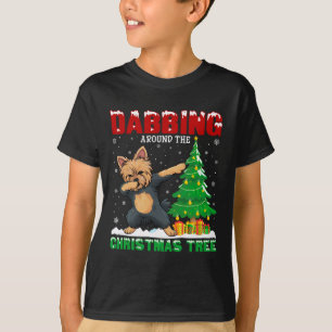 Camiseta Dabbing Around the Christmas Tree Yorkie Dog Xmas