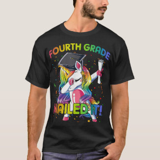 Camiseta Dabbing Fourth Grade Unicorn Graduation Class 2022