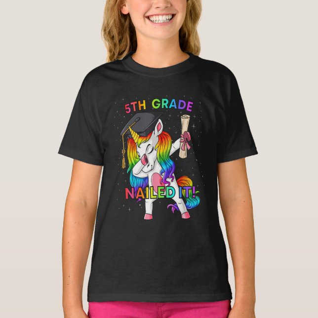 Camiseta Dabbing Unicornio de 5º Grado se licenció en infor (Anverso)