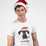 Camiseta Dachshund Santa Clause Funny Wiener Dog Navidades<br><div class="desc">Perrito de perro negro de pelo largo y moreno color canto vestido con un sombrero de Santa. Esta graciosa camiseta de Navidades Dachshund está disponible en muchos estilos, incluyendo camisetas, camisetas de manga larga y capuchas. Divertidas prendas de vestir para los amantes de los perros para su próxima reunión de...</div>