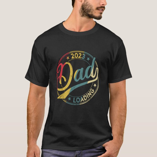 Camiseta Dad 2023 Loading Pregnancy announcement Soon to be (Anverso)