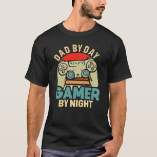 Camiseta Dad By Day Gamer By Night Video Gaming Gamer DAD