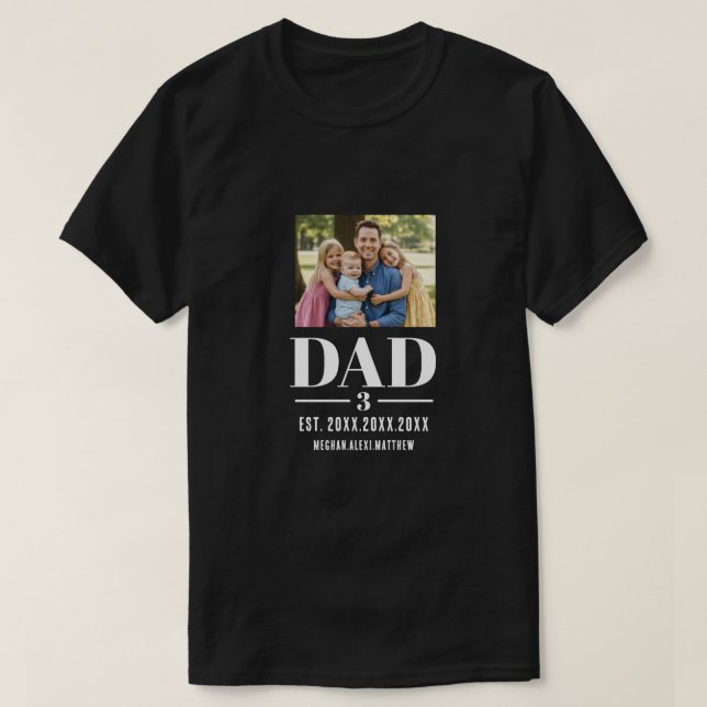 Camiseta Dad Est. Year Names Number Photo Script Dark (Diseño del anverso)