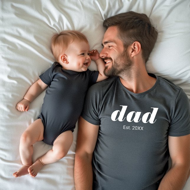 Camiseta Dad Established New Dad Gift (Subido por el creador)