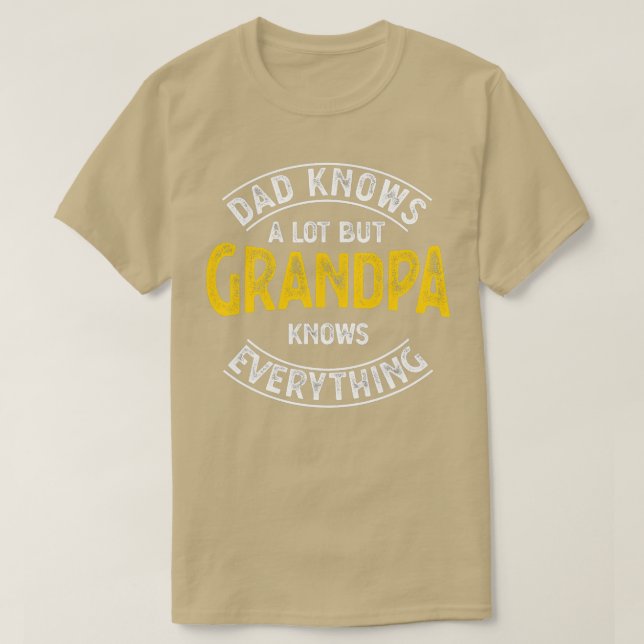 Camiseta Dad Knows A Lot But Grandpa Knows Everything Funny (Diseño del anverso)