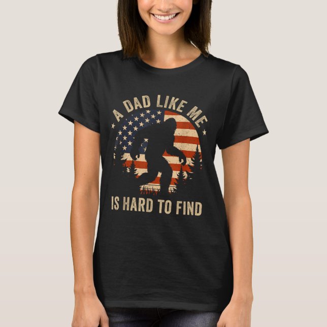 Camiseta Dad Like Me Is Hard To Find Bigfoot Usa Flag Funny (Anverso)