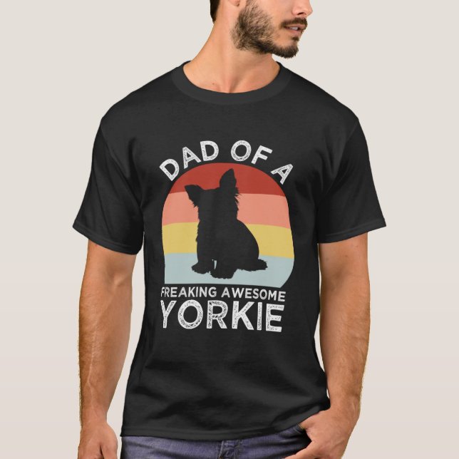 Camiseta Dad of a Freaking Awesome Yorkie  Yorkshire Terrie (Anverso)