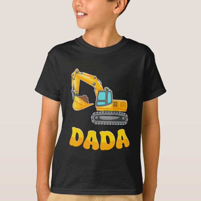 Camiseta Dada The Birthday Boy Excavator Construction Famil (Anverso)