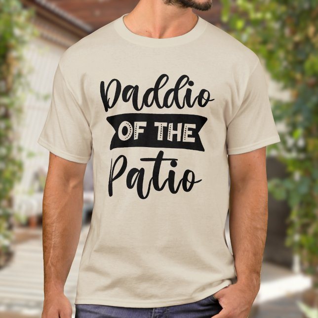 Camiseta Daddio of the Patio Father's Day Dad  (Subido por el creador)