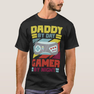 Camiseta Daddy by Day Gamer By Night ama jugar video Ga